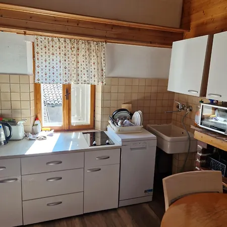 Old Town Apartment, 7 Min Walk From The Beach