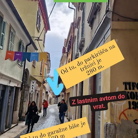 Old Town Apartment, 7 Min Walk From The Beach Κόπερ