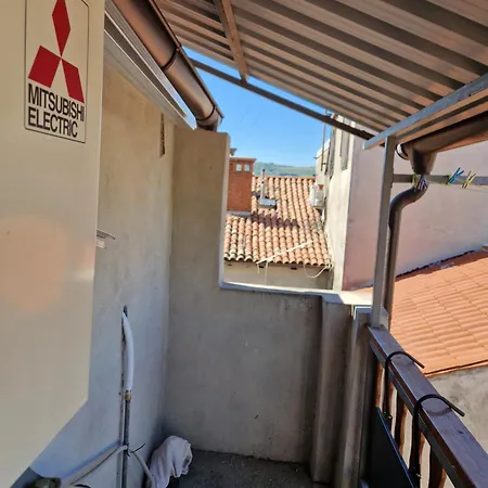 Old Town Apartment, 7 Min Walk From The Beach *
